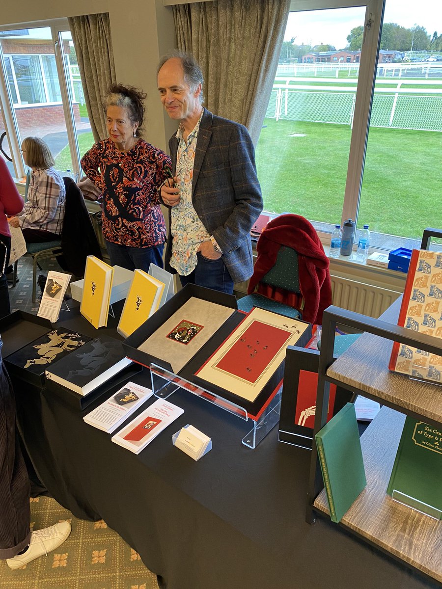 Lyra's Books tweet media