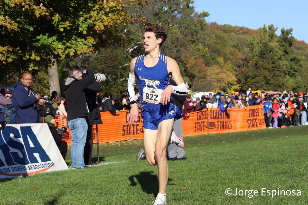 MSHeartland_'s tweet photo. Class A Boys state champion Ryder James of PBL wins in a huge personal best 14:16 #IHSAXC21 https://t.co/jGV6dermst