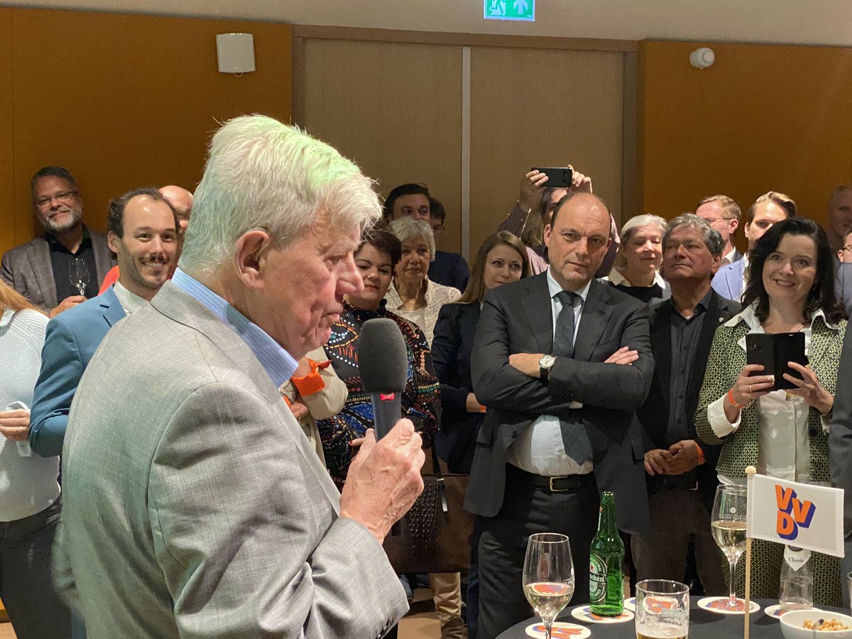 Mooie woorden van Ivo Opstelten bij het afscheid van de voorzitter van onze prachtige Regio Oost, Peter Snijders. <a href="/phsnijders/">Peter Snijders</a> bedankt voor je geweldige inzet! 🙏🏻🥳 #VVDRO