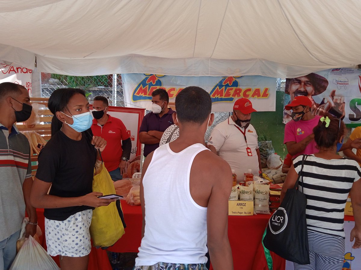 El Poder Popular es "Garantía" de Organización Revolucionaria <a href="/PartidoPSUV/">PSUV</a> Hombres y Mujeres con un Sentido Social Humanitario como Principio Moral.
#FeriaDelCampoSoberano en la Comunidad Horno De Cal, Dtto Capital.
<a href="/MinAlimenVen/">minalimentacion_ve</a> 
<a href="/NicolasMaduro/">Nicolás Maduro</a>