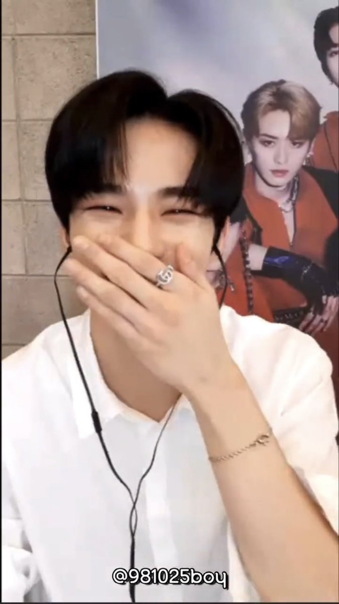 Hwayoung from Same School Friend webtoon and Hyunjin....... The eye smile and the way he laughs 😭😭❤️❤️❤️

스트레이 키즈 현진 #Hyunjin #현진 
<a href="/Stray_Kids/">Stray Kids</a> #스트레이키즈현진