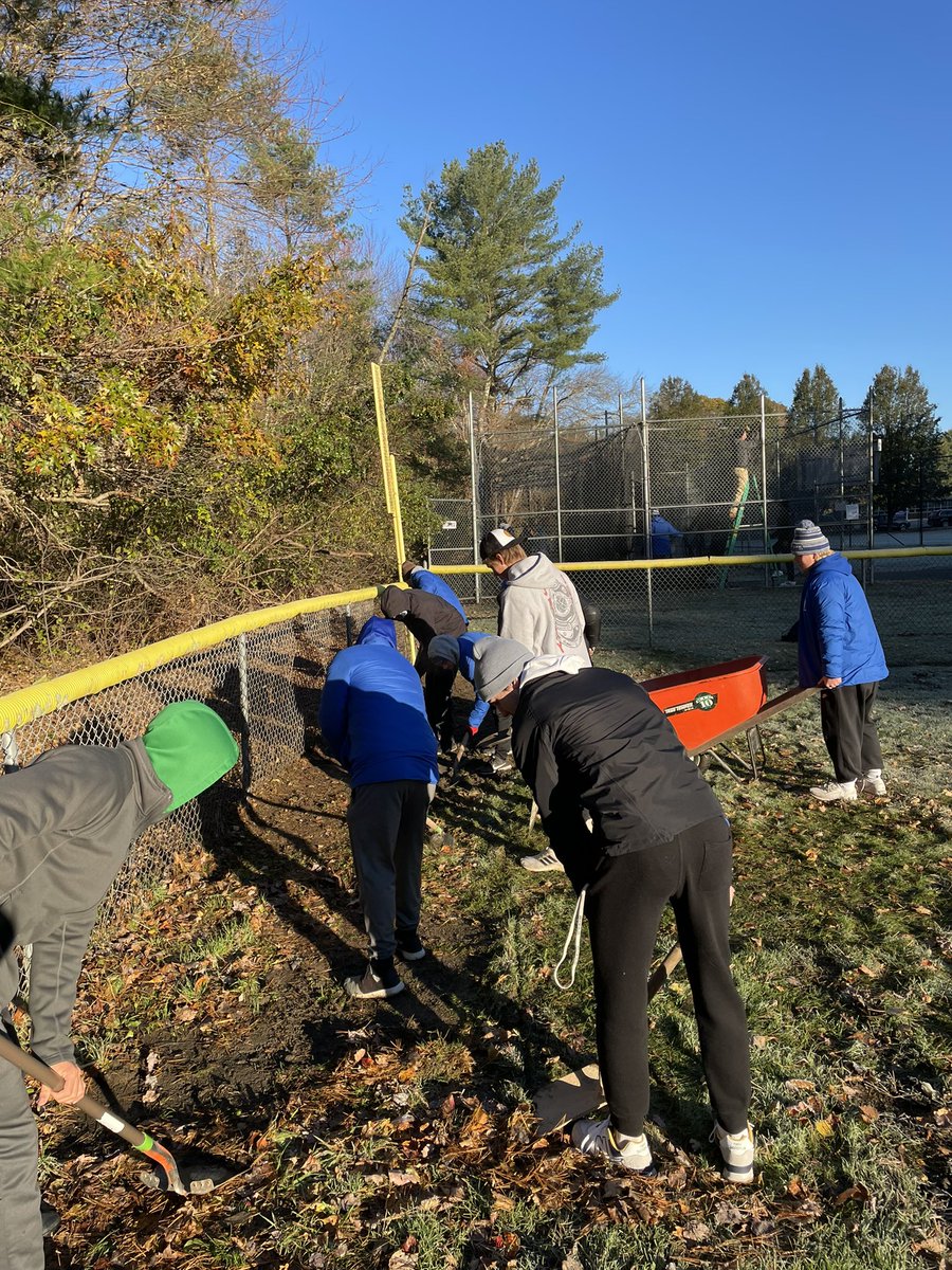 WheatonBSB's tweet photo. Annual field clean up of the Norton Little League fields! Always a pleasure to give back to a great community! https://t.co/TNIKseSHb3