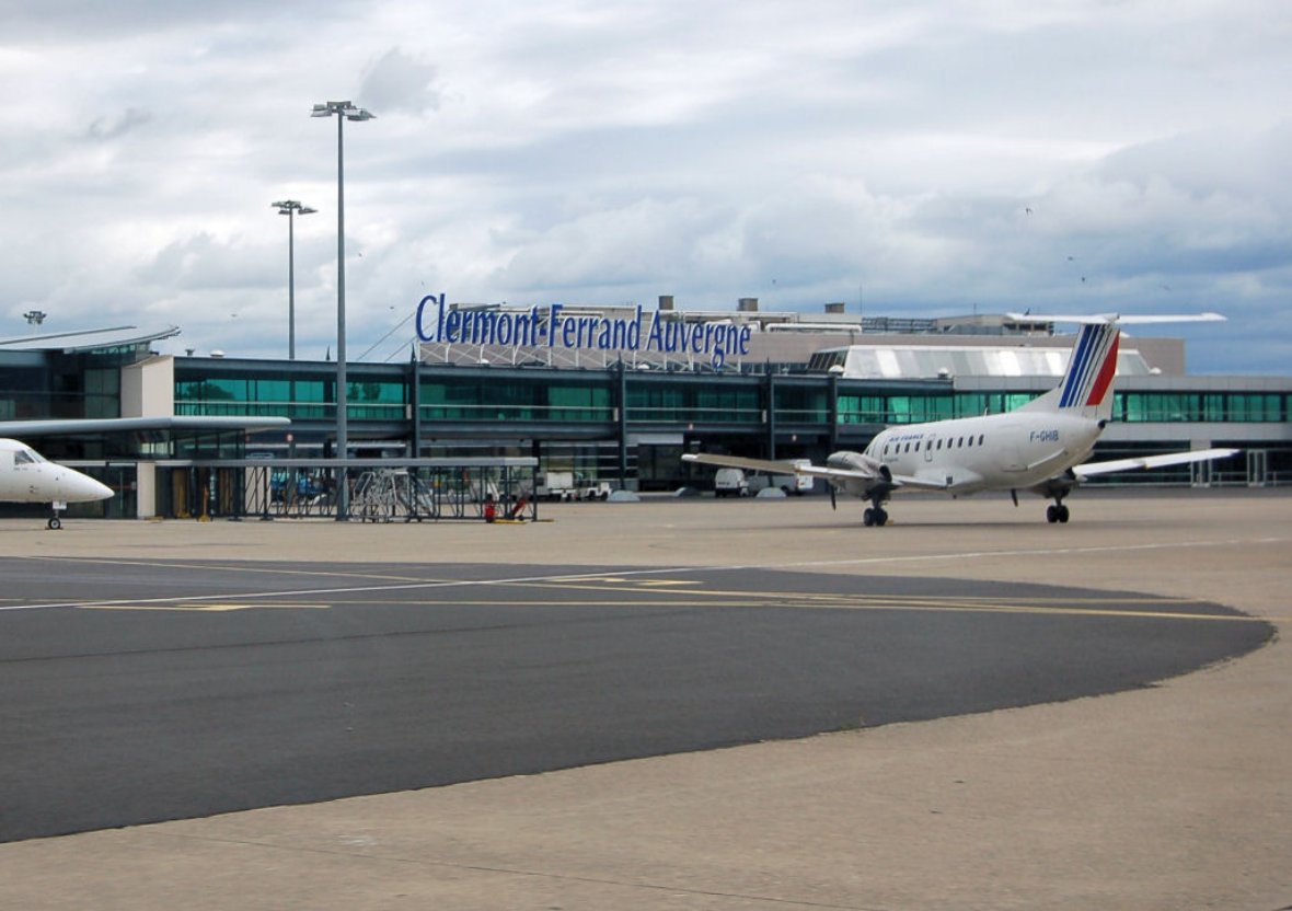 Incandescence63's tweet photo. Sur les 72 places disponibles pour le vol Clermont-Orly, seulement 25 passagers ont décollé de l'ancienne capitale auvergnate. 

#ClaudeBARBIN, Président de la CCI Puy-de-Dôme, a réagi sur les réseaux sociaux.

https://t.co/3nNdMQvWLN https://t.co/7baifQzUOX