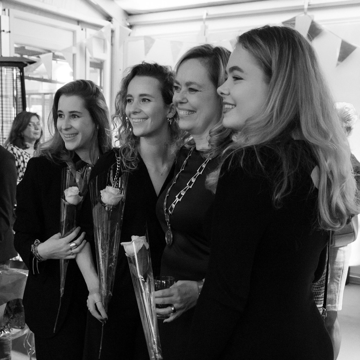 Een mooi begin. Afgelopen woensdag een warm en inspirerend welkom van de raad en inwoners van Kaag en Braassem. Voor mij en mijn gezin. Ik ga aan de slag! En ga er op uit om uw verhalen te horen. Ontmoetdeburgemeester@kaagenbraassem.nl