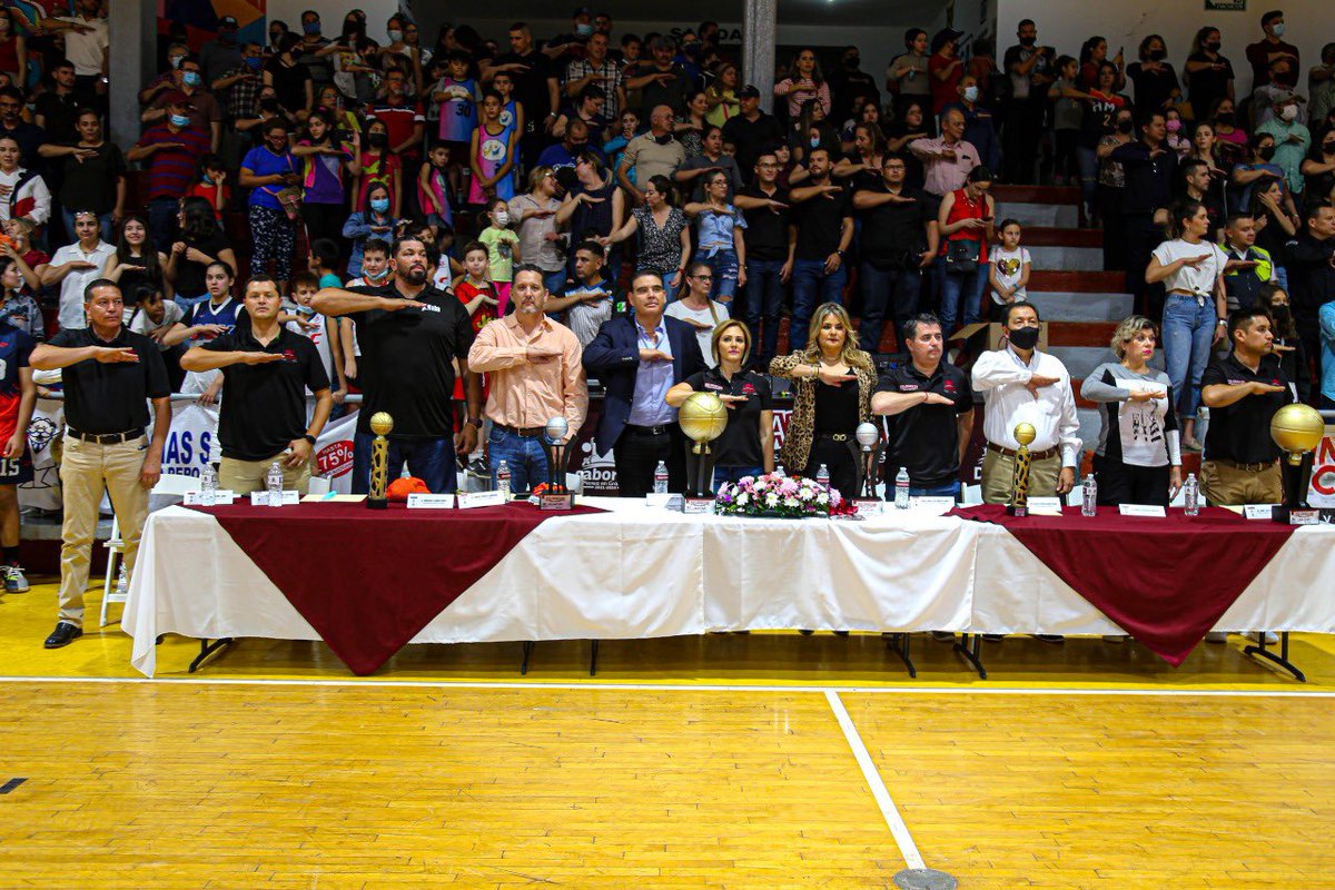CODESONoficial's tweet photo. Inició la primera Copa de Básquetbol Caborca 2021 “Piensa en grande”. 

Con más de 50 equipos participantes se activó la región a través de la sana competencia.

Horacio Llamas el primer mexicano en la NBA fue el invitado de honor. 🏀 

#TierraDeOportunidades #OlaRoja https://t.co/NSA04qdLUD
