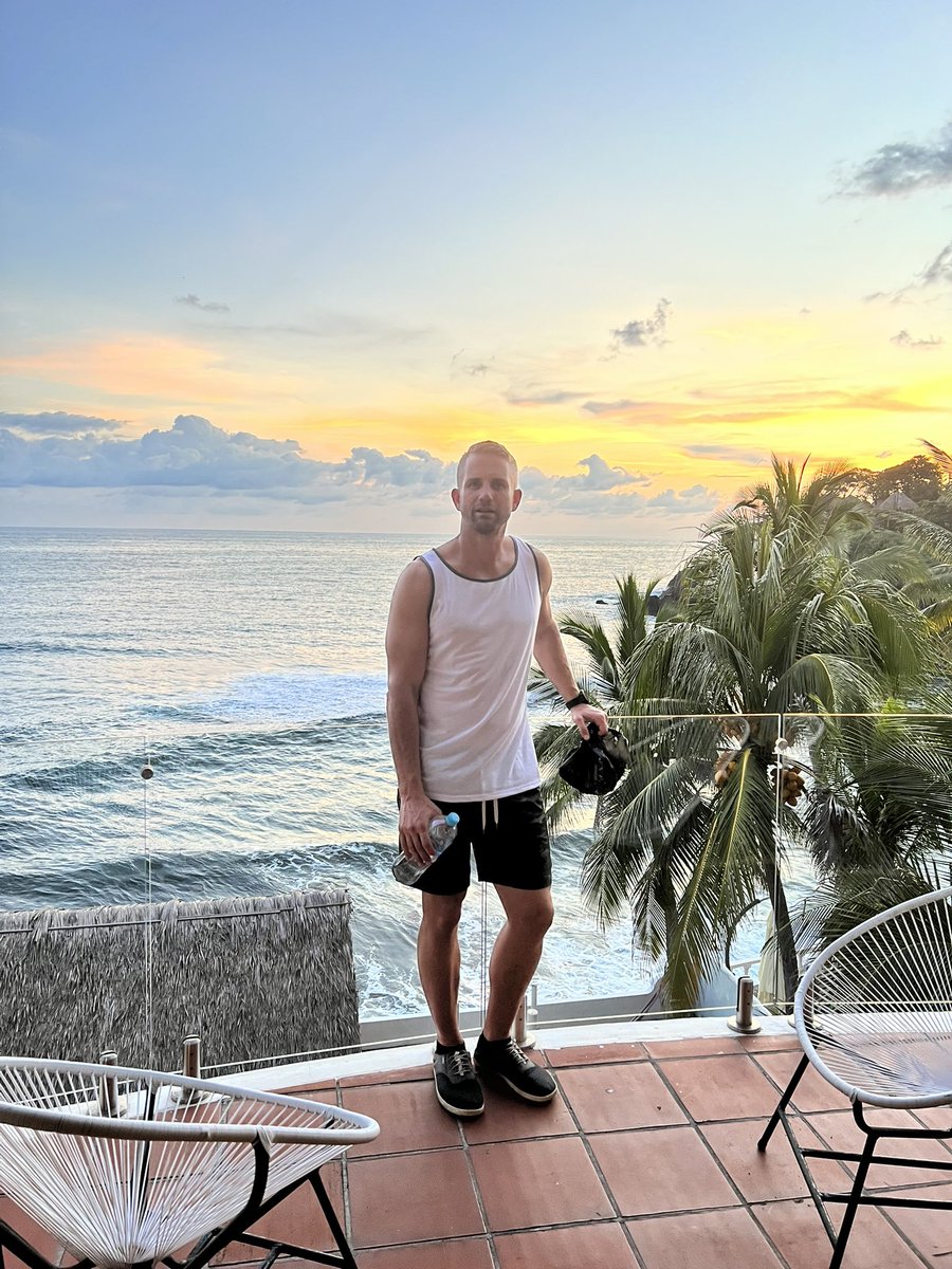 hanksb00's tweet photo. I never thought I would be in El Salvador, but I found the nation loving and caring.  Hopeful for this country and what bitcoin can do for all their citizen as we are all on team “human”. #ElSalvador #bitcoin #himanity #bitcoinbeach #lagocoatepeque https://t.co/DF1kmCfoKl