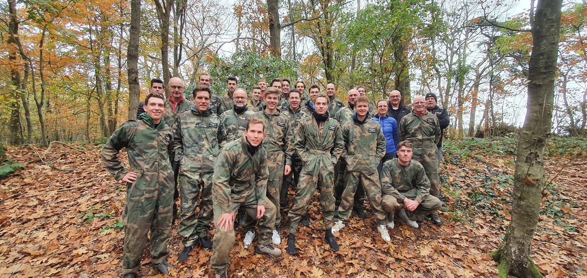 Vandaag een keer de ketting niet naar rechts....maar met z'n allen in het bos.
Seizoensafsluiting met het team van 2021...binnenkort gaan we ons team van 2022 voorstellen.