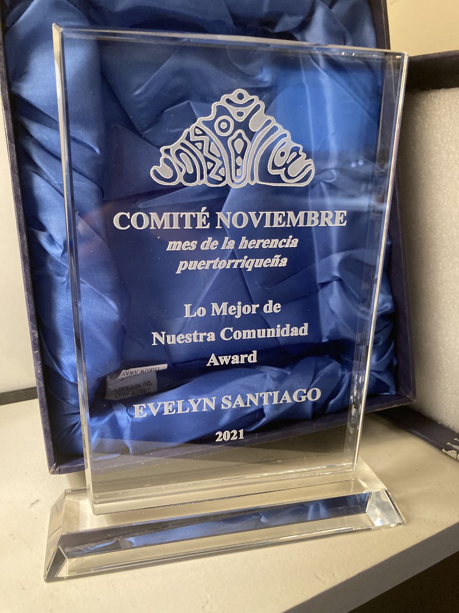 latinateacher's tweet photo. Here are some pics of #ComiteNoviembre's 'Lo Mejor de Nuestra Comunidad' Awards and Scholarships. I was selected as an honoree for my work in the community and as co-founder of the White Plains Puerto Rican Cultural Foundation. What a way to end 2021 and 30 years in education! https://t.co/F4A7lhK7Xi