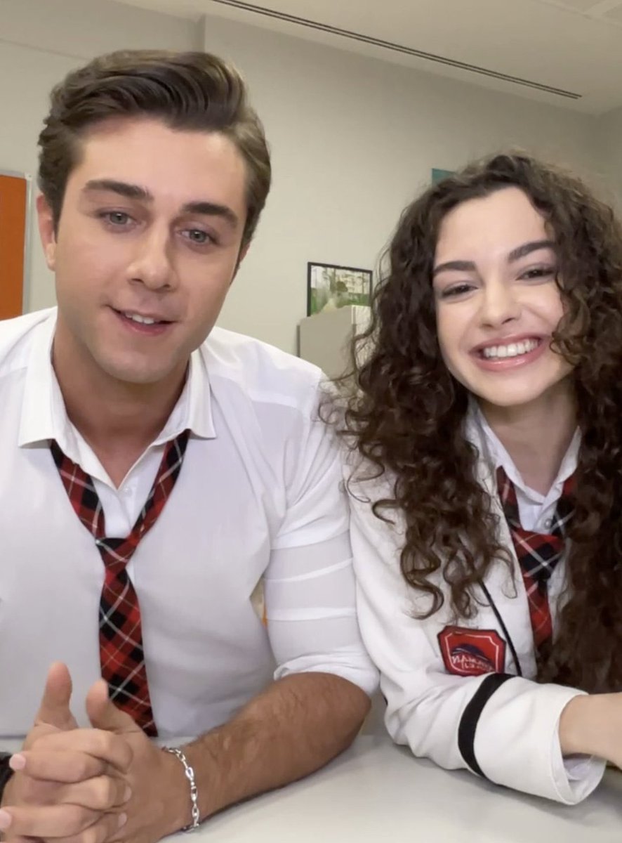 Hayat sevince güzel, sevince tatlı günler, bir kuşu kelebeği bir taşı sevin yeter. #AsDor #Kardeşlerim 😍