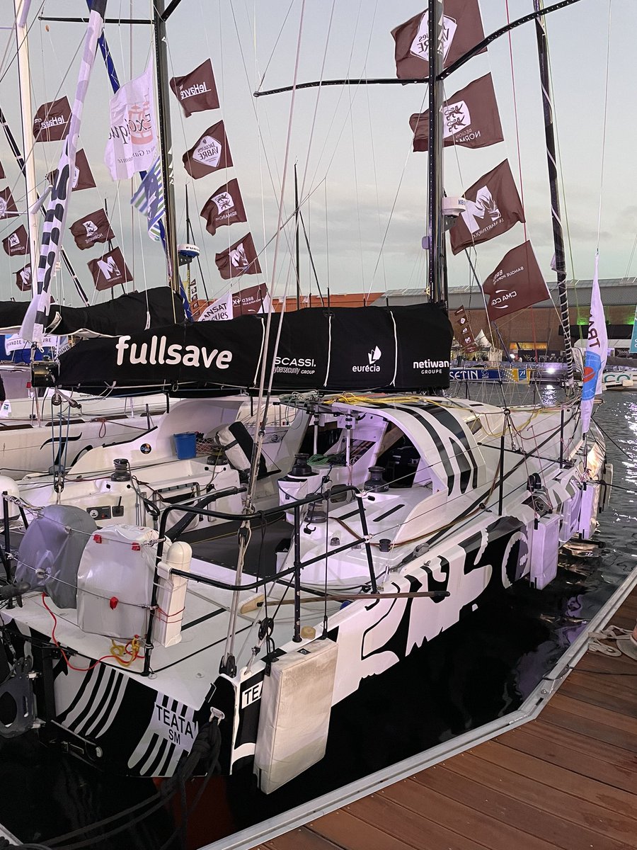 Dernière soirée avant le départ, le bateau est prêt, la stratégie est calée. Une belle journée, une belle course et de belles sensations nous attendent…