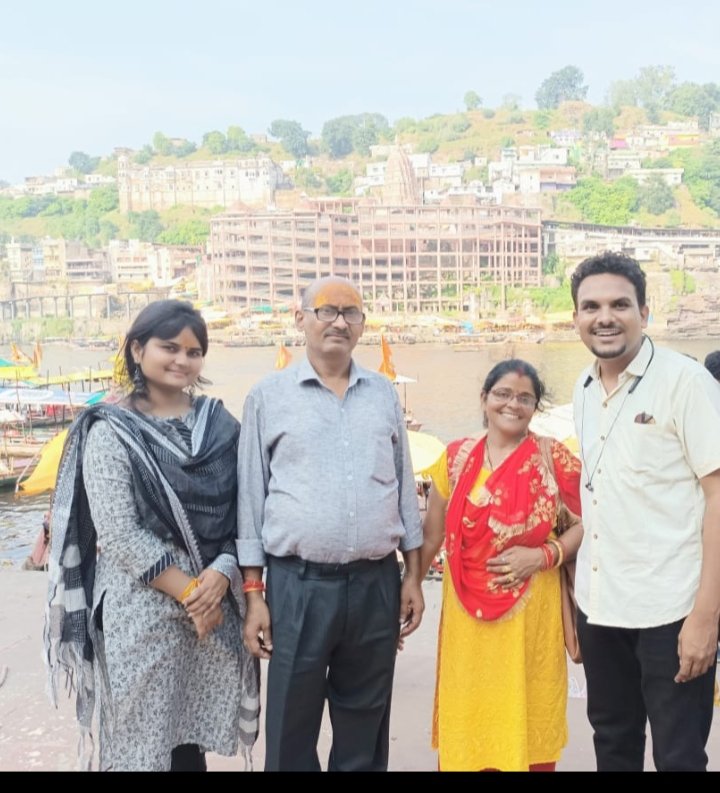 चयनित शिक्षको की बुलंद आवाज करने वाली दबँग पत्रकार @GarimaLokniti को चयनित शिक्षक संघ के 30594 साथियो की तरफ से जन्मदिन की ढेरों बधाई,
आप खूब तरक्की करें,