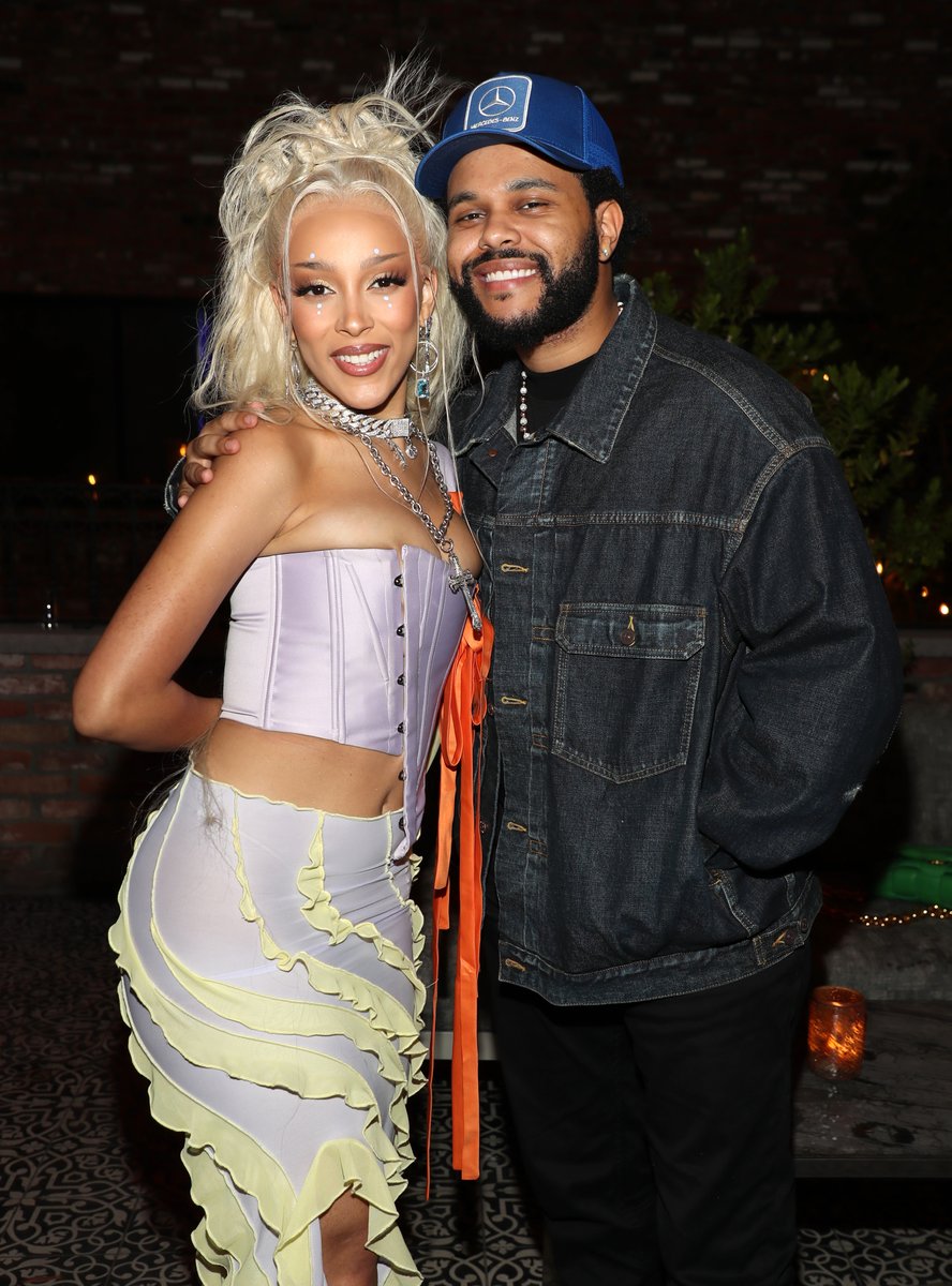 NOWThatsMusic's tweet photo. Saturdays are for streaming #NOW80 featuring "You Right" by @dojacat and @theweeknd β¨ Start listening here: https://t.co/5pidGmy3X3 https://t.co/ALWuHuT94m