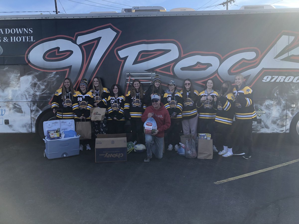 Scored the game winning goal in our 2-1 win this morning 🥅 🏒 🚨 and then the team and I stopped to see @DJJickster to drop off a food donation to help #RockOutHunger It is always nice to give back to our community! #PowerCityBruins 
Next game in the tourney is tonight 9:30