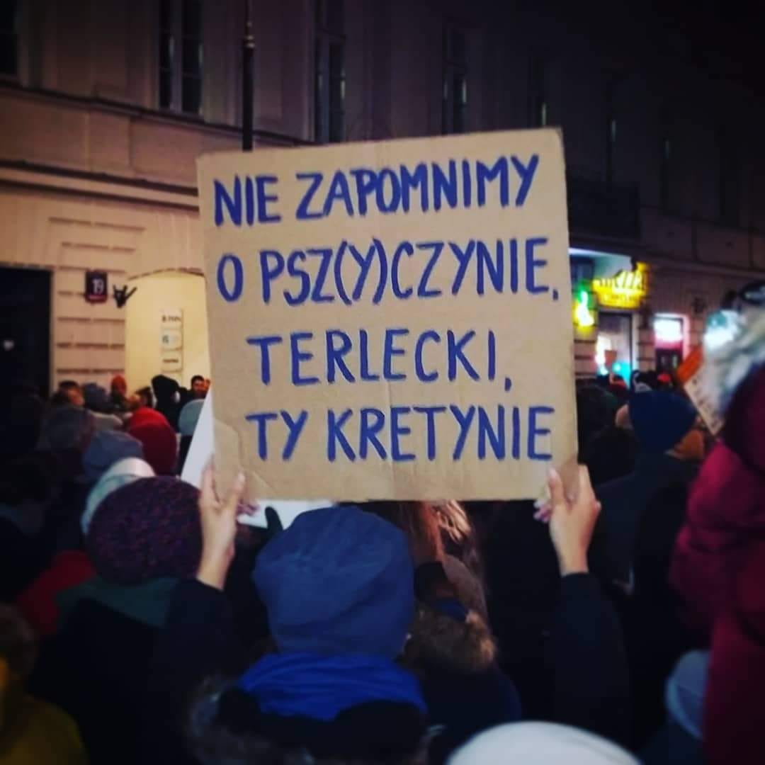 Ma_rysia_pa's tweet photo. #anijednejwiecej 
#marszdlaIzy https://t.co/EyyyiDTnWE