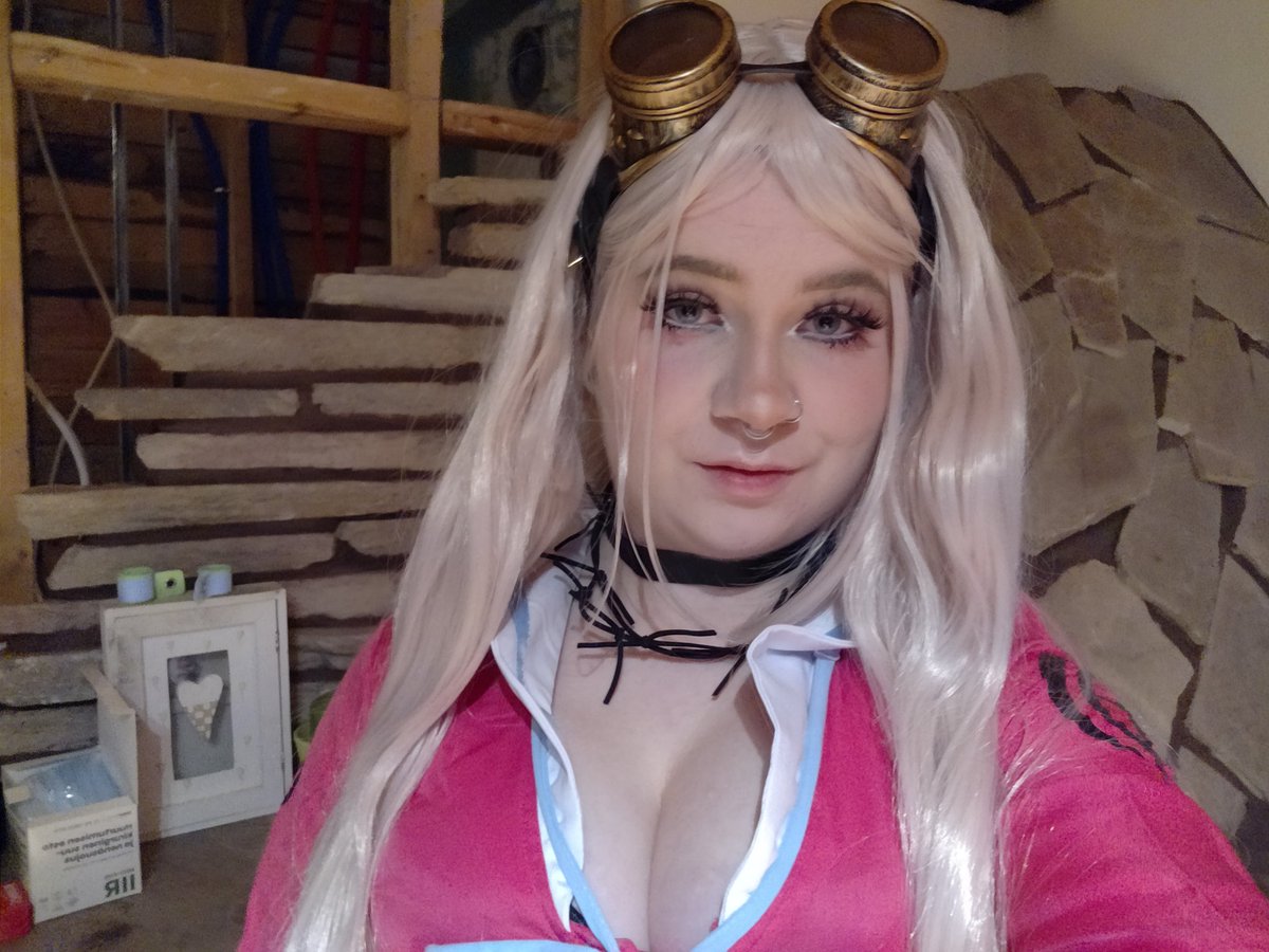 Emqpu's tweet photo. Myöhäiset halloween bileet/synttäribailut! Miu Iruma ilmoittautuu🤟🏻 https://t.co/UBO3Dr0CXX