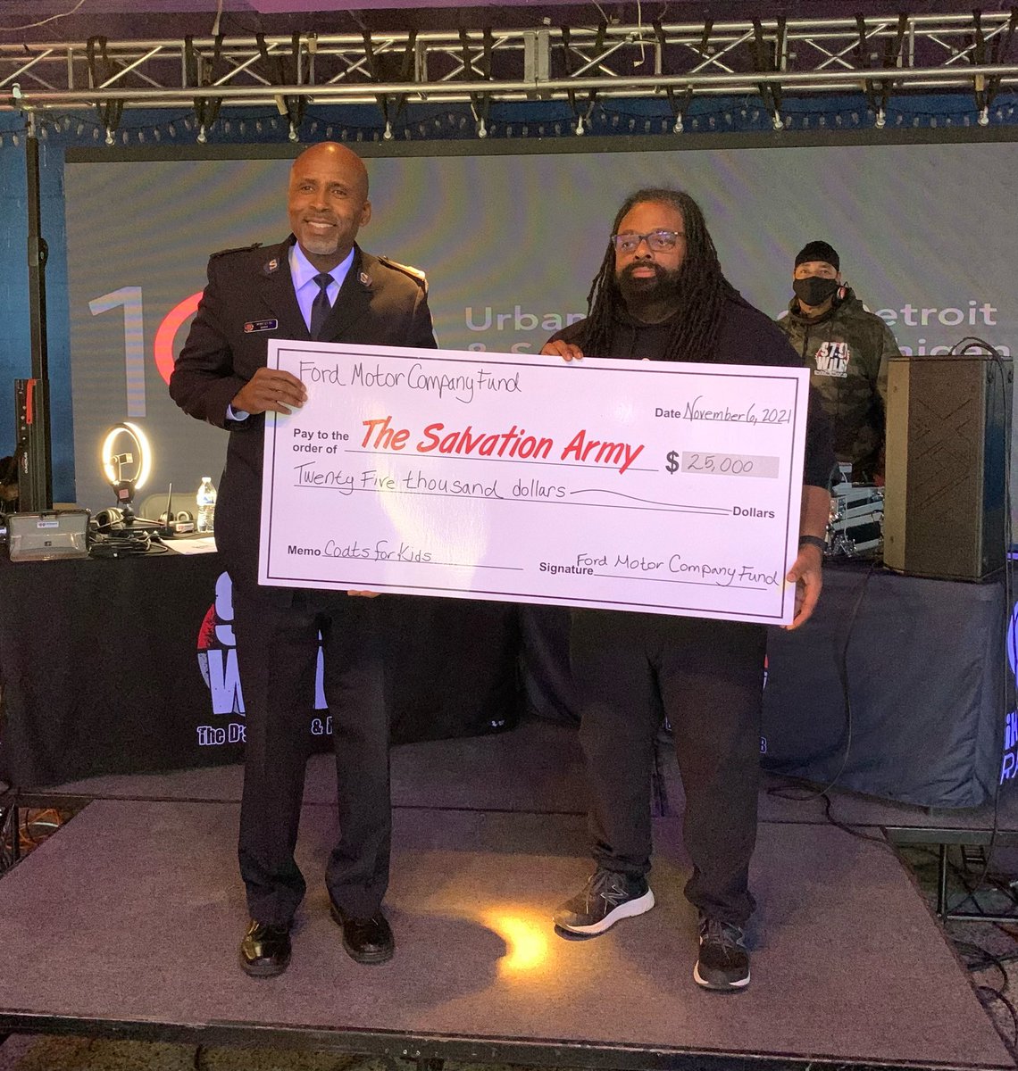 Sending a HUGE thank you to @FordFund for the generous donation of $25,000. 💙

Visit us and <a href="/BushmanOnAir/">The Bushman Show 🫡</a> at <a href="/RollerCade/">RollerCade Detroit</a> or tune in to <a href="/FM98WJLB/">97.9 WJLB</a>! 

Donate from home by texting COAT to 24365. #C4K2021