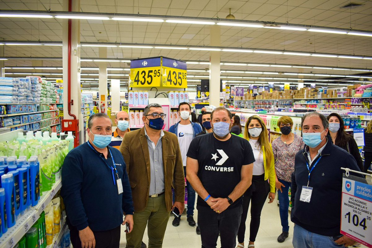 juanjo_castro's tweet photo. 📍🛒 PRECIOS CUIDADOS 

Junto a #HoracioQuiroz responsable de la #DefensoríaDelPueblo supervisamos que se cumpla el programa #PreciosCuidados en Carrefour de Muñiz

Salimos a cuidar el bolsillo de las y los vecinos. Es fundamental que se encuentren los productos ➡️ https://t.co/EOlNbTJrHS