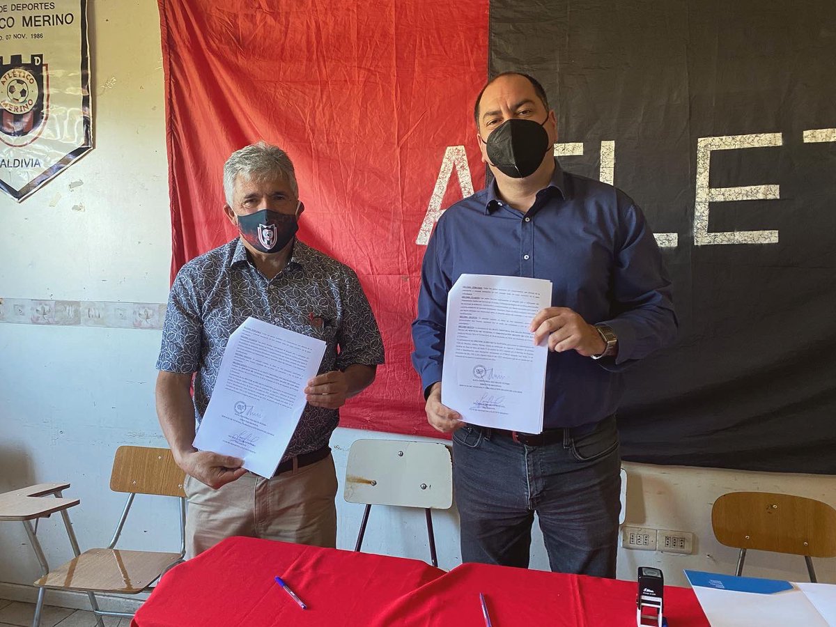 serviulosrios's tweet photo. 👉🏼 Esta mañana nuestro Director firmó el comodato de entrega de terreno para la construcción de la Sede oficial del Club Deportivo Atlético Merino 🙌🏼
El Presidente del Club, Aliro Silva, dijo estar feliz y satisfecho por el logro! 

🙌🏼Muchas felicidades 🥳 https://t.co/N2Qmx2McLx