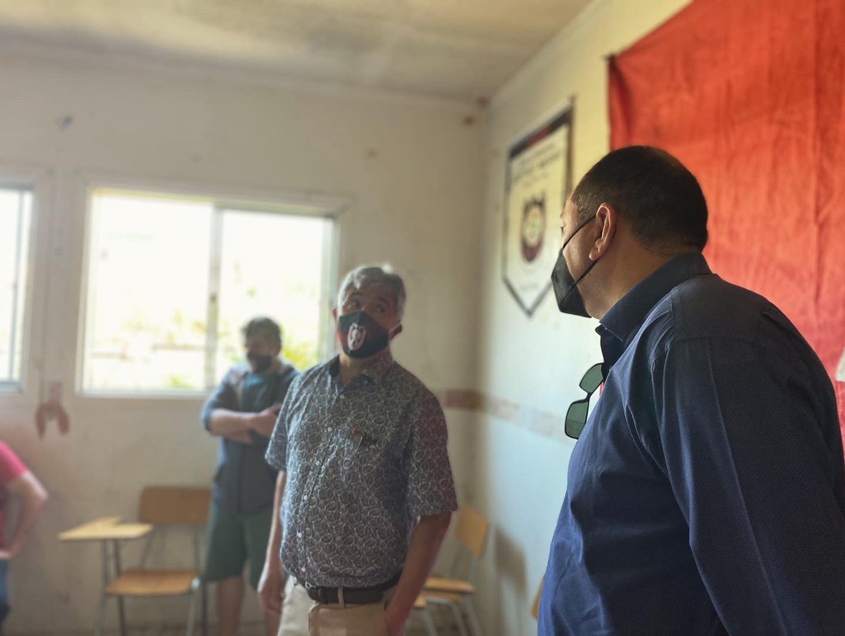 serviulosrios's tweet photo. 👉🏼 Esta mañana nuestro Director firmó el comodato de entrega de terreno para la construcción de la Sede oficial del Club Deportivo Atlético Merino 🙌🏼
El Presidente del Club, Aliro Silva, dijo estar feliz y satisfecho por el logro! 

🙌🏼Muchas felicidades 🥳 https://t.co/N2Qmx2McLx