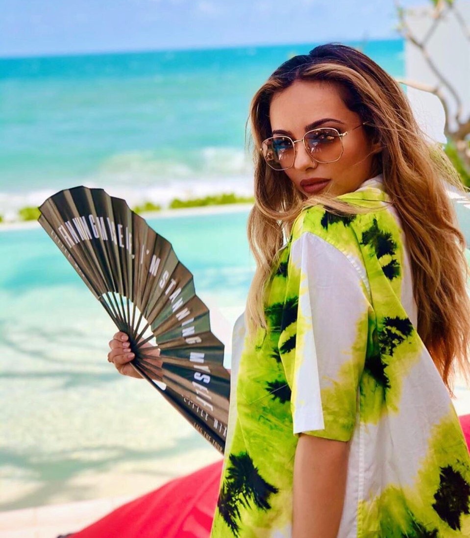 leighvjmin's tweet photo. fanning myself, i'm stanning myself ✨ https://t.co/PhhioQnmZy