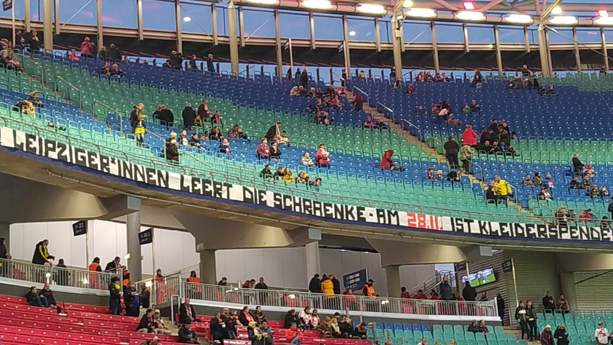 danielrasenball's tweet photo. #Kleiderspende beim RBL-Heimspiel am 28.11. ! BITTE teilen https://t.co/VaDCzWaRek