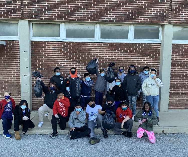 sports_fms's tweet photo. Our Cross Country students used the final class period of Quarter 1 to do a CAMPUS CLEAN UP of our  athletic fields and front of campus. #PRIDEINOURHOME @SchifferB @cgee_music @FMSDragonsPTA @FMS_BCPS https://t.co/Y50JeyK0iw