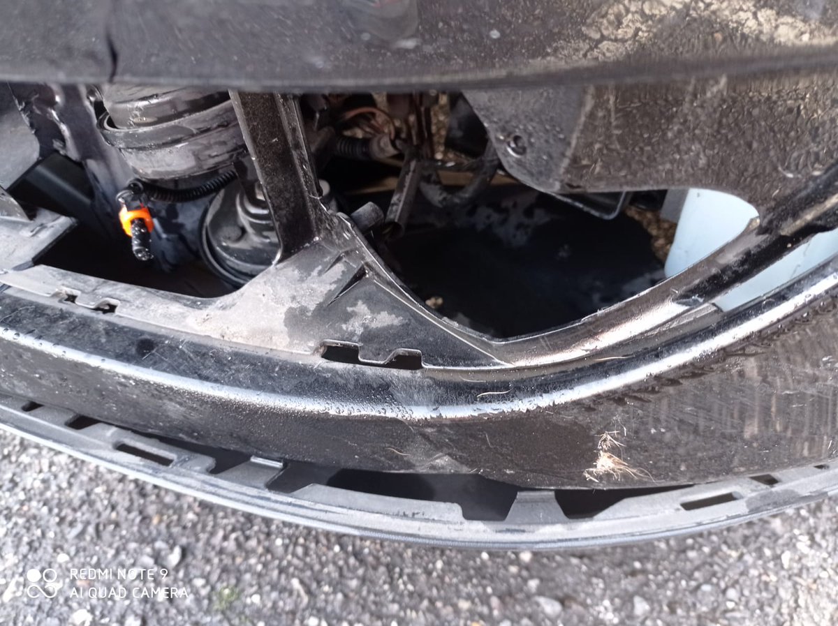 EtxeratElkartea's tweet photo. 📢📢 La compañera y una amigo del preso gasteiztarra Alberto López de Lacalle han sufrido un accidente leve camino a la prisión de Villabona (385 km) a realizar la visita. Todavía quedan un centenar de pres@s vasc@s en cárceles de fuera de EH (y 21 en el Estado francés) #etxera https://t.co/tNEwx8V3m8