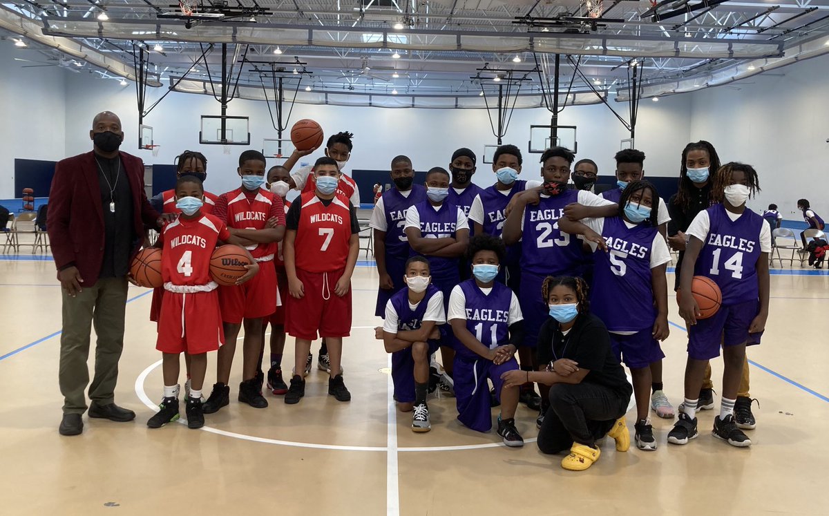CoachDeLoach1's tweet photo. Hillcrest Tournament: Cross Town Classic lol JWLA VS BOLA❤️💜 ⁦@crest_5⁩ ⁦@LatriceGrant6⁩ ⁦@CDavis_BOLA⁩ https://t.co/jnLTCTTrAe