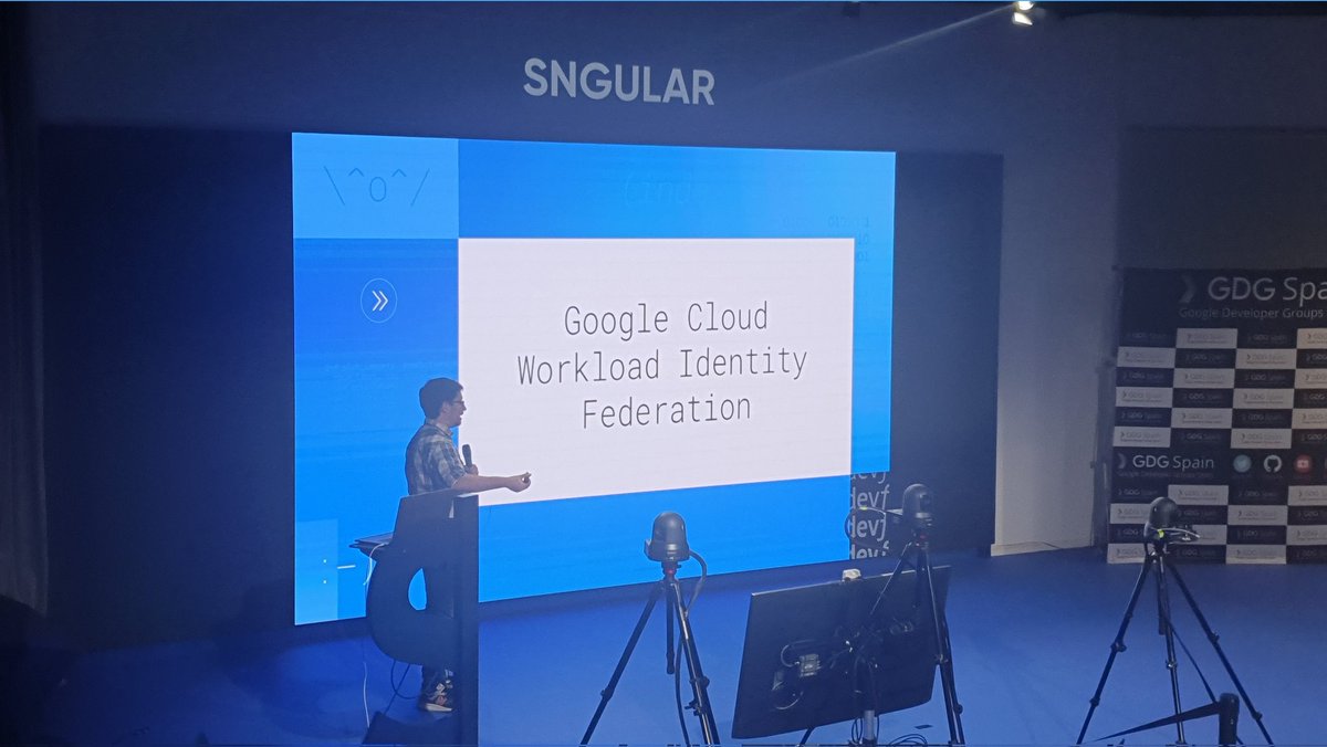 moisipm's tweet photo. @javierprovecho hablandonos un poquito de seguridad en #gcp durante la private session de #DevFestSpain2021. https://t.co/oq5fWXqDns