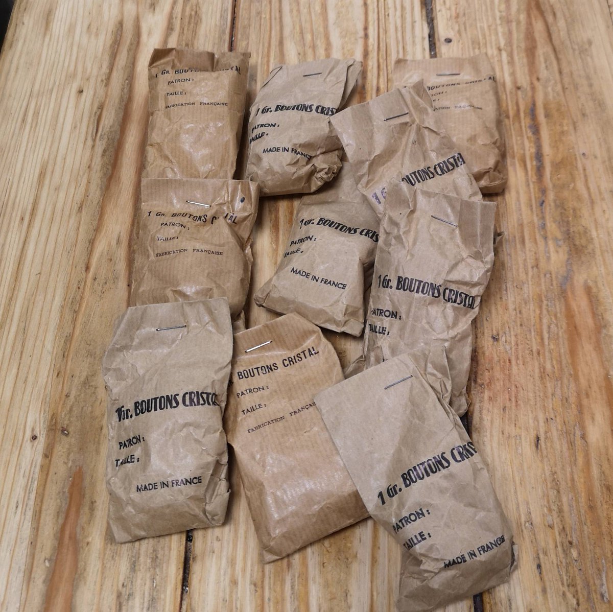 FredsHaberdash1's tweet image. The excitement of rummaging in the button box and finding packets and packets of unopened buttons...
#vintagepackaging #frenchbuttons #boutons
#fabricationfrancaise