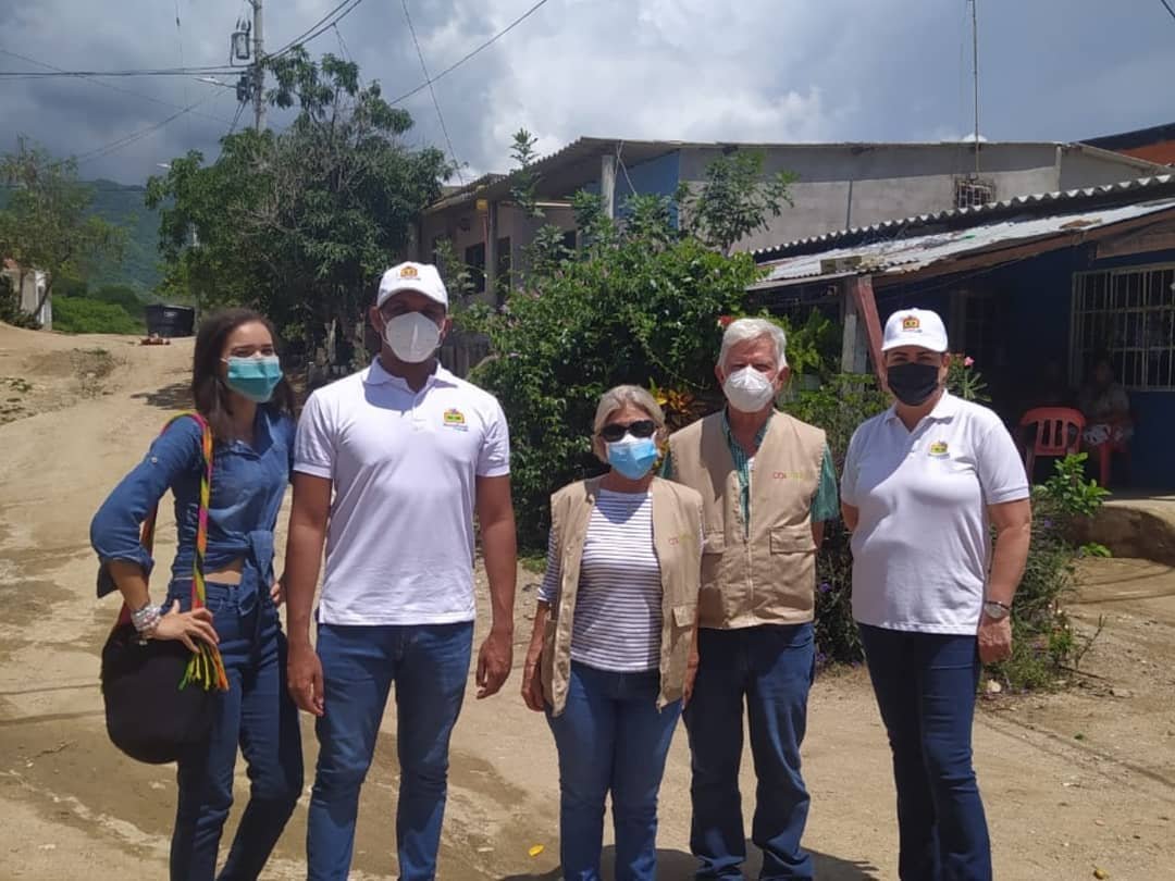 VenezuelaQuilla's tweet photo. Visitamos a nuestros pares, COLVENZ, en la ciudad de Santa Marta, Magdalena, compartimos experiencias y buenas prácticas en la atención a la población proveniente de Venezuela.

#SomosAcogida #SomosLaClave #SomosIntegración #NosUnenTusDerechos https://t.co/SNLGYQkyuU