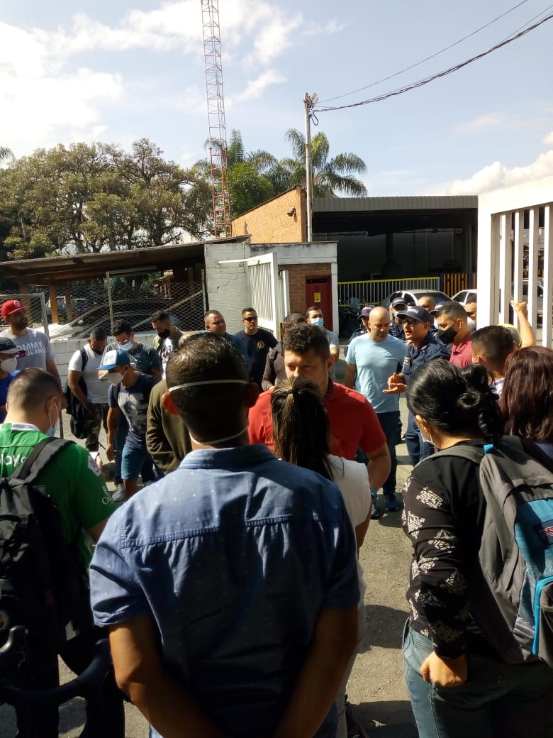 UnionTic's tweet photo. Trabajadores que enfrentan llamas y atienden emergencias, no se amilanan por administraciones que entorpecen y no reconocen que la libertad sindical es un derecho humano. Nace UNIBOM @UnidadBomberil para aportar al crecimiento y fortalecimiento de los Bomberos https://t.co/ohfuKeLl6y