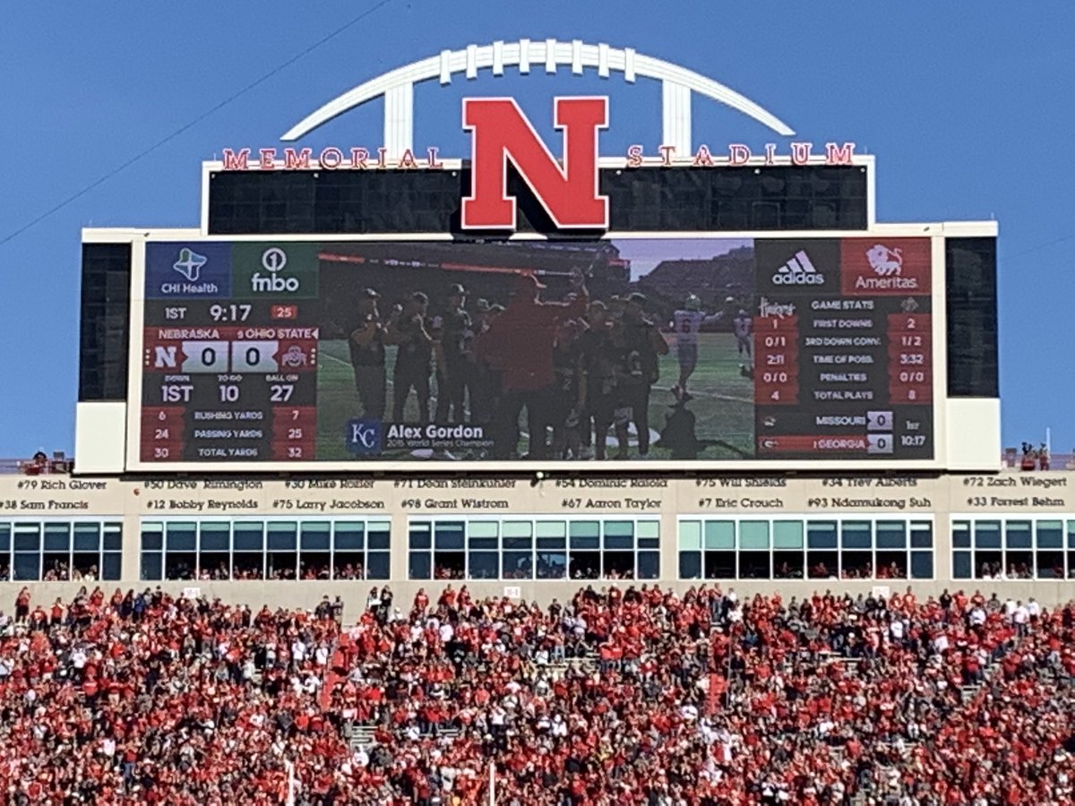 kelsie_kasperTV's tweet photo. Alex Gordon surprise appearance honoring the Hastings Little League baseball team. #Huskers https://t.co/Hk8ePH3yBN
