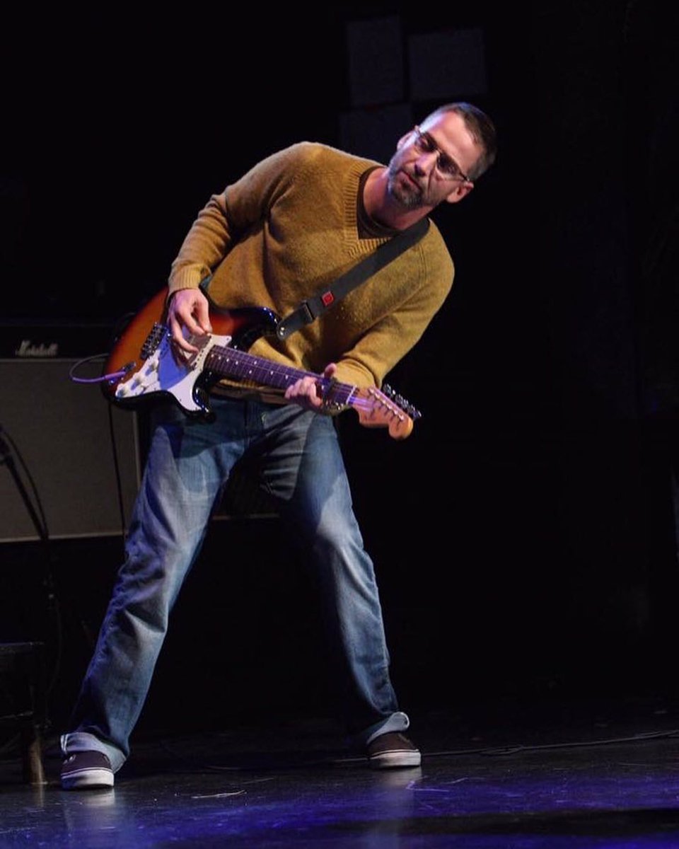 JeffAmentsArmy's tweet photo. #LostDogsWeek
#DirtyFrank 
GUITAR WORLD: The song has a real funk feel to it, no doubt reflecting the influence of touring with the Red Hot Chili Peppers.
@SGossard : It had a lot to do with that….
1/4 https://t.co/XFIK87Hel7
