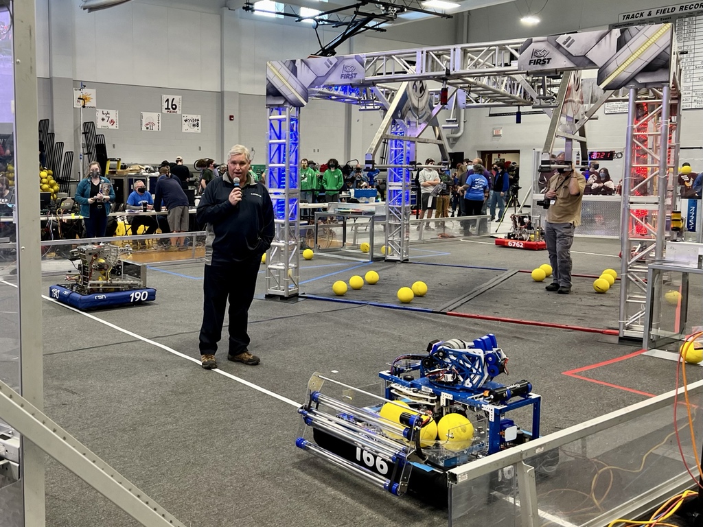 EversourceNH's tweet photo. What a great start to today’s @first_nh Governor’s Cup hosted by Battle of the Bay! We love seeing so many amazing teams come from around the state and beyond to compete at Prospect Mountain HS in Alton. Plus, *robots*! 😍 #STEMsquad #omgrobots #FIRSTNH #NHrobotics #GovCupNH https://t.co/N7TLzbzbbE