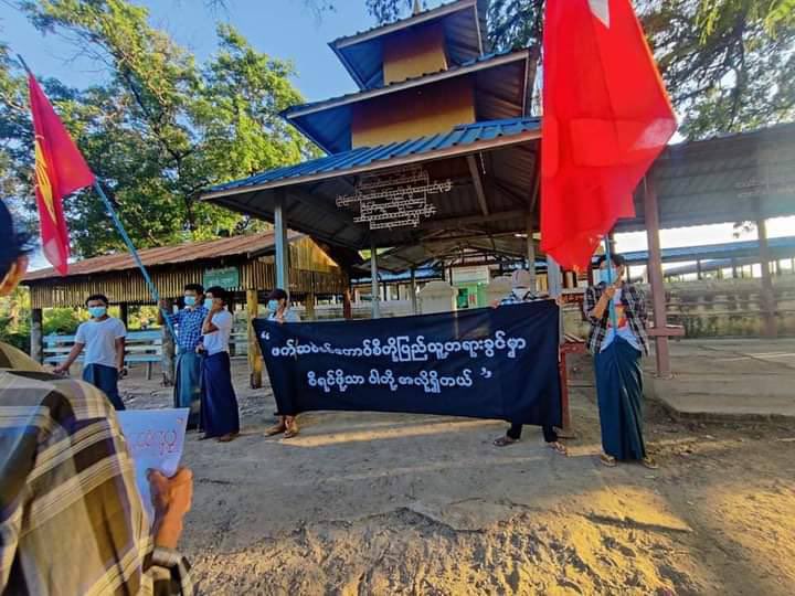 khin_kt's tweet photo. Residents and protesters from Letpadaung Taung village, Salingyi, rallied today to against Military dictatorship.  #WhatsHappeningInMyanmar #Nov6Coup #FreezePaymentsToJunta  https://t.co/UQsX8ai1cA
