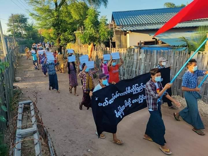 khin_kt's tweet photo. Residents and protesters from Letpadaung Taung village, Salingyi, rallied today to against Military dictatorship.  #WhatsHappeningInMyanmar #Nov6Coup #FreezePaymentsToJunta  https://t.co/UQsX8ai1cA