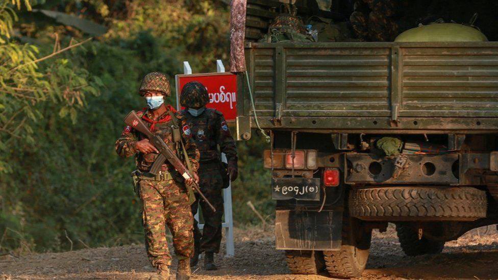 Locals from 4 villages have been forced to hide in the forest after Junta troops ransacked neighbouring villages &amp; deliberately TORCHED civilian dwellings. #FreezePaymentsToJunta #Nov6Coup #WhatsHappeningInMyanmar