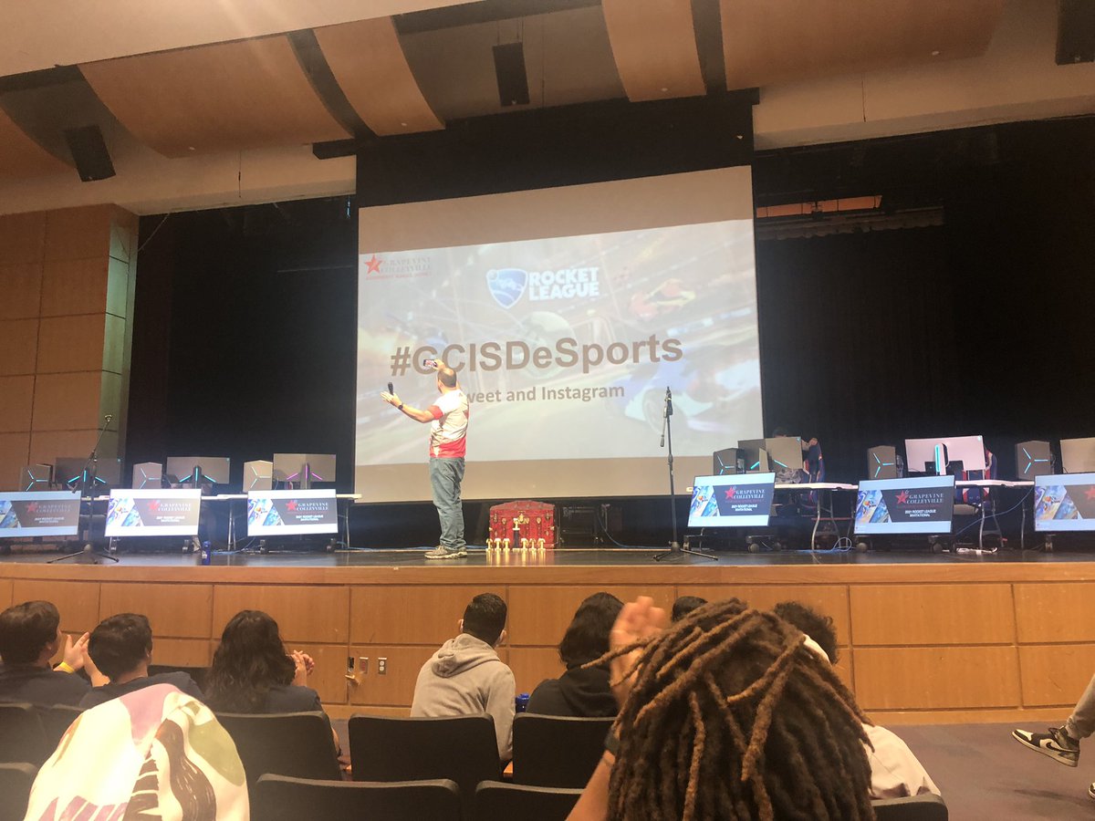 A quick pre-tournament selfie before we get the #GCISDesports 🚀 League tournament started.
#WFISDesports is ready to represent!