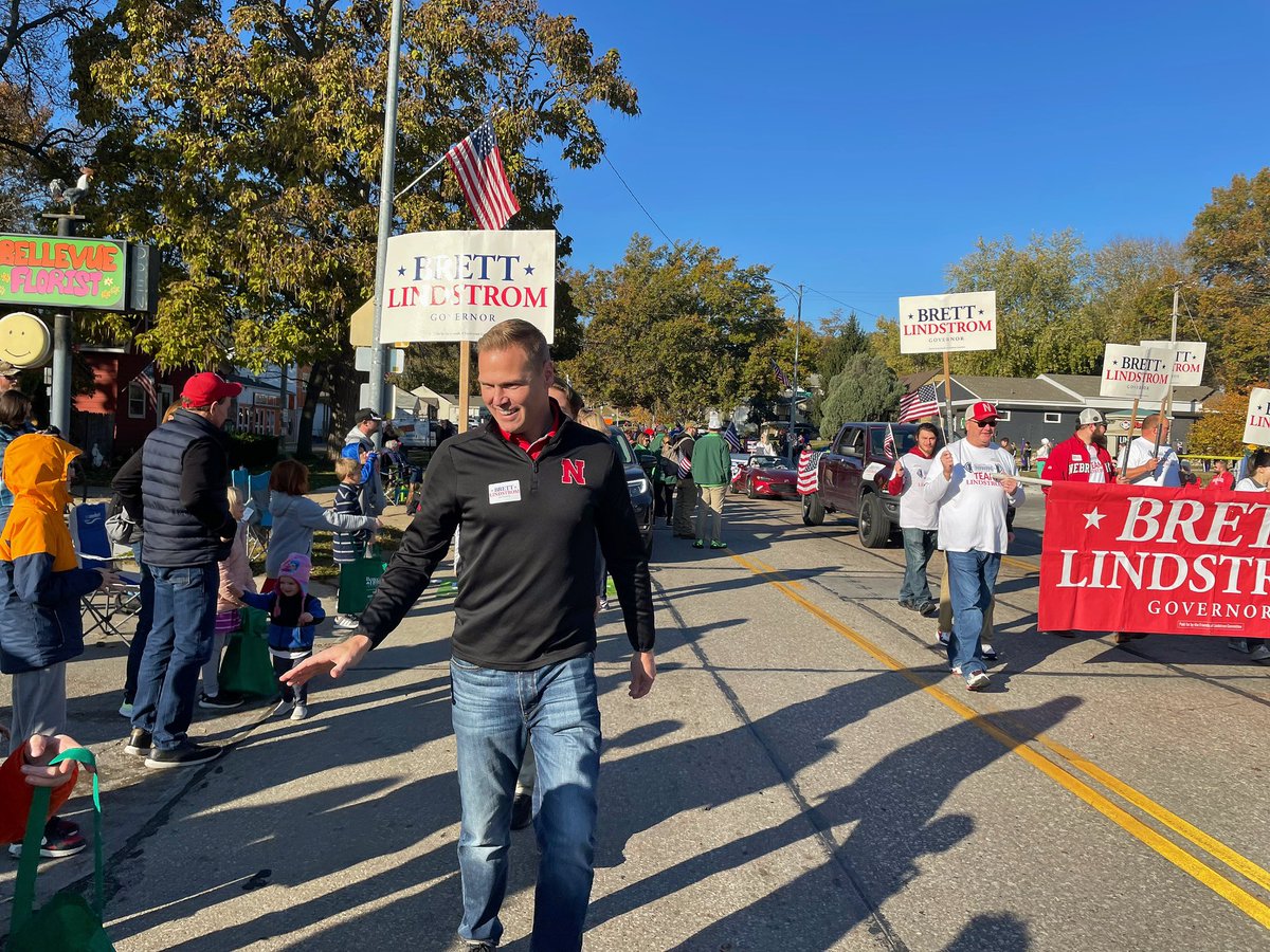 brettlindstrom's tweet photo. Thanks to all of our volunteers who spent their morning walking with us in the Bellevue Veterans Parade, the Greater Bellevue Area Chamber of Commerce for hosting, and a very special ‘thank you’ to all of our Veterans who have served and sacrificed so much for our great country. https://t.co/TmjIacXH1x