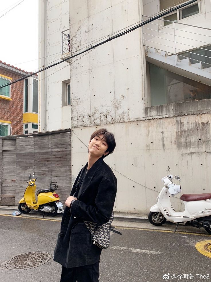 aishiteru_han's tweet photo. Happy birthday my hao, the first boy who caught my eyes in home run mv, the always mad and agressive and the boy who can do cool tumblings while wearing a glasses. t-t Hope your day will be filled with happiness and love. Enjoy your day. https://t.co/cwr82cYSyy