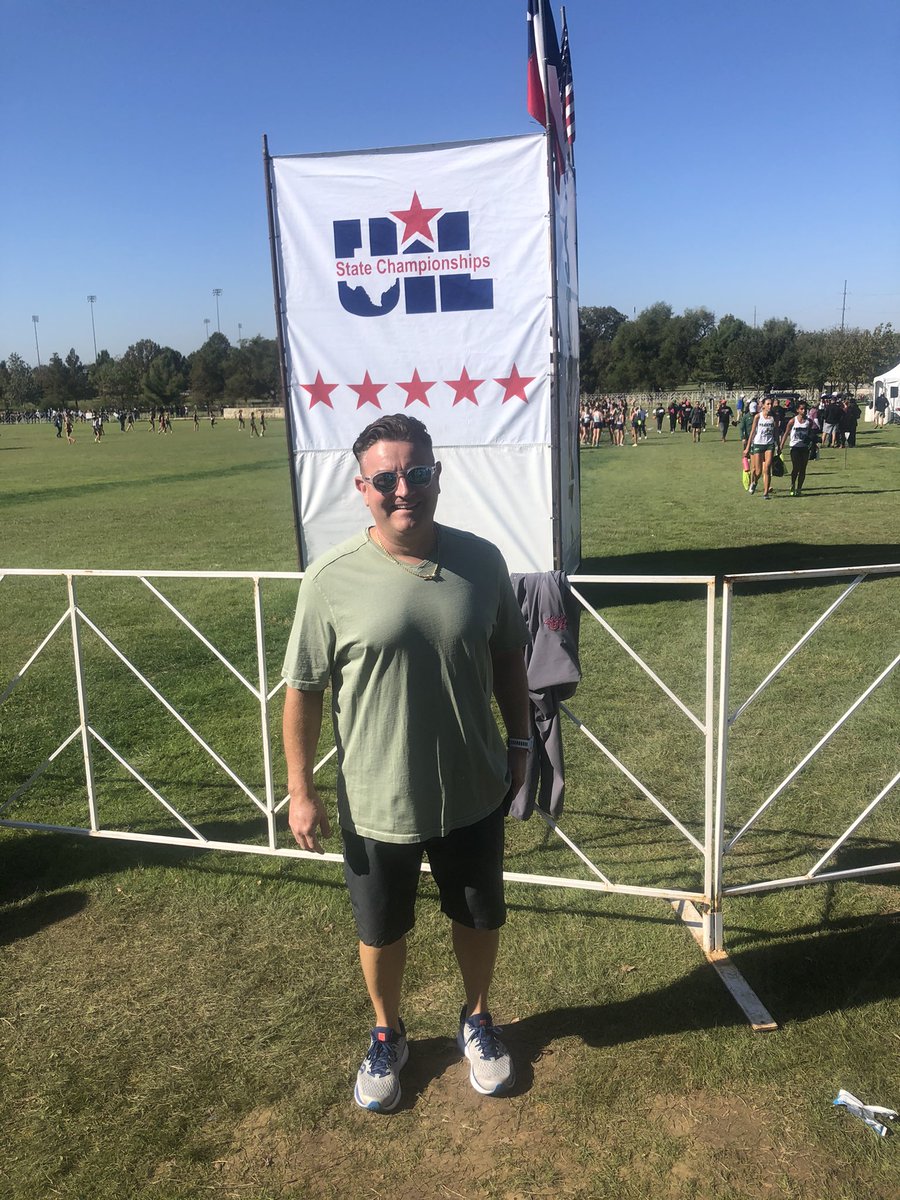 BrazoswoodXC's tweet photo. Awesome to have Gilbert Jackson one of the members from the last brazoswood teams to qualify for state in 86 here to support the team ! #bucpack @bportisdsports https://t.co/dHYvnGOLvy