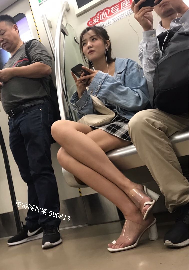 真正的大长腿美女，太长腿都没地方放了  #黑丝 #肉丝 #丝袜 #丝袜美腿 #制服 #职业装 #熟女 #少妇  #街拍   
https://t.co/fOS2prpXU1 更多无水印原图解锁圈⭕里进 https://t.co/rb2j0gSjdG