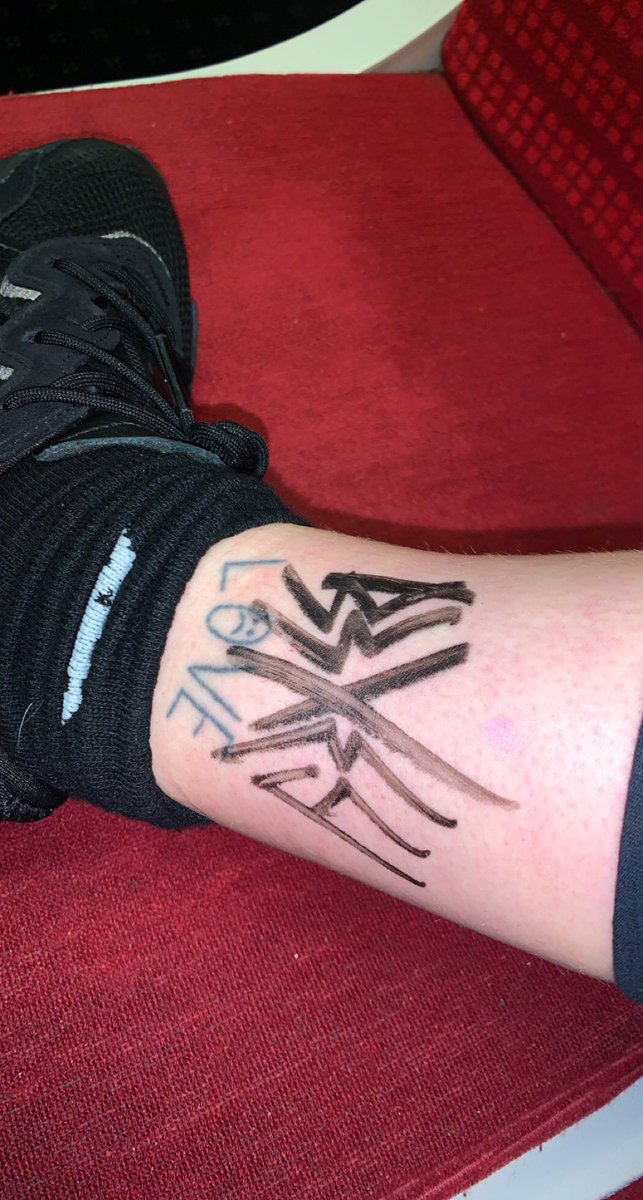 MythKillaaaa's tweet image. @BEXEYSWAN THATS ON MY LEG FOR LIFE BEX, YOU ARE THE REASON IM STILL BREATHING. THANK U FOR SPENDING THE TIME MEETING US AND THANK U FOR LOVING US AS MUCH AS WE LOVE YOU🖤 MY KING🖤