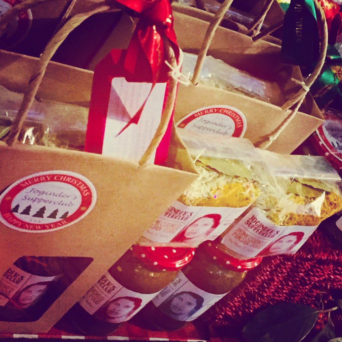 It’s that time of year again &amp; time for our Christmas offerings for 2021! 
🎄Joginder’s Curry Kits🎄 DM or email us for details or check out our website (link in bio) 🎄🎄#jogindersupperclub #tufnellpark #n19 #foodmadewithlove #christmas #festiveseason