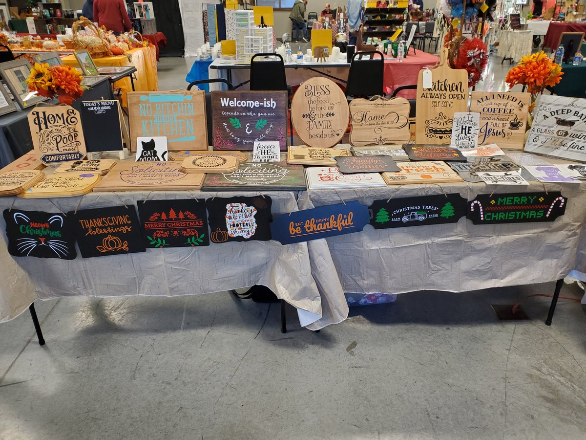 Ladybookwormei1's tweet photo. At the craft fair https://t.co/zZU0tv6z7C