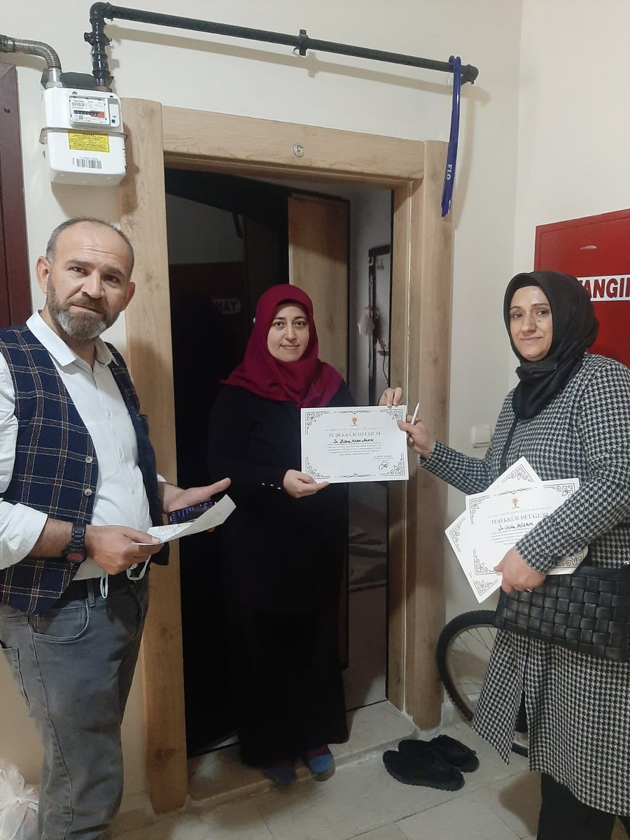 istasyontesklat's tweet photo. Emaneti ehline teslim ediyoruz.AK Parti Küçükçekmece İstasyon Mahalle Teşkilatı olarak sandık kurulu üyelerimizi evlerinde ve iş yerlerinde ziyaret edip fedakarlıkları ve emekleri için teşekkür ettik
@avrecepsencan @avsengulk
@EsmanurSonmez_ @hgonenc37 @BULENT_ECEVlT @baskanirfan https://t.co/IfPl1qVbCf