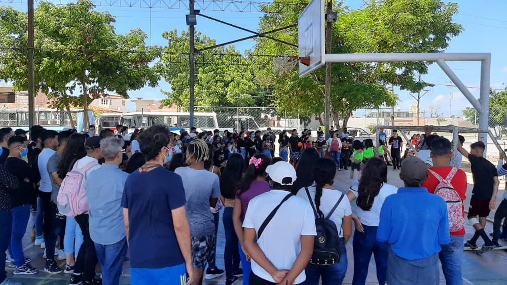 LuisStefanelli's tweet photo. 📢#AHORA
Estamos en el Festival Juvenil, apoyando la cultura y sobre todo al futuro de nuestro Municipio.
Prometemos generar oportunidades para que crezcan aquí, sin necesidad de irse a otros países.
#ChamosConStefanelli
#SiempreContigo #Unidad #PuntoFijo https://t.co/VbjAotOqMA
