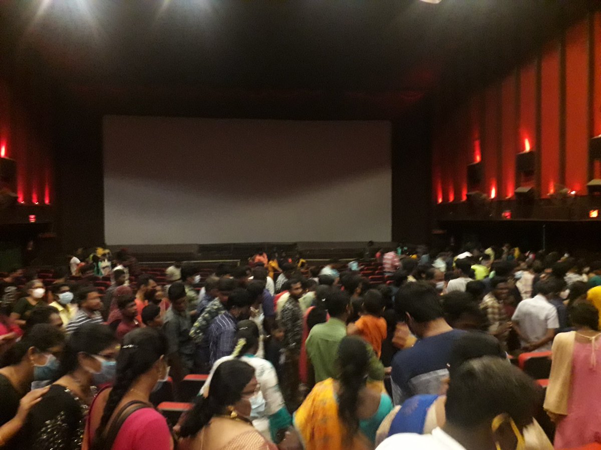 Jayanth2801's tweet photo. It was house-full and Thalaivar diwali treat is awesome 🔥 #AnnaattheThiruvizha 
@KasiTheatreKum https://t.co/W5r98lCImi