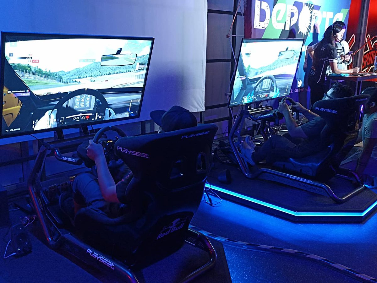 TeamInfectionz's tweet photo. Asistimos al evento presencial de la LGR organizado por nuestros amigos de @DeporteDigitalH y @LogitechG muchas gracias por sus regalos y un gusto estar con todo su equipo de trabajo. https://t.co/BFLyX1EZXB